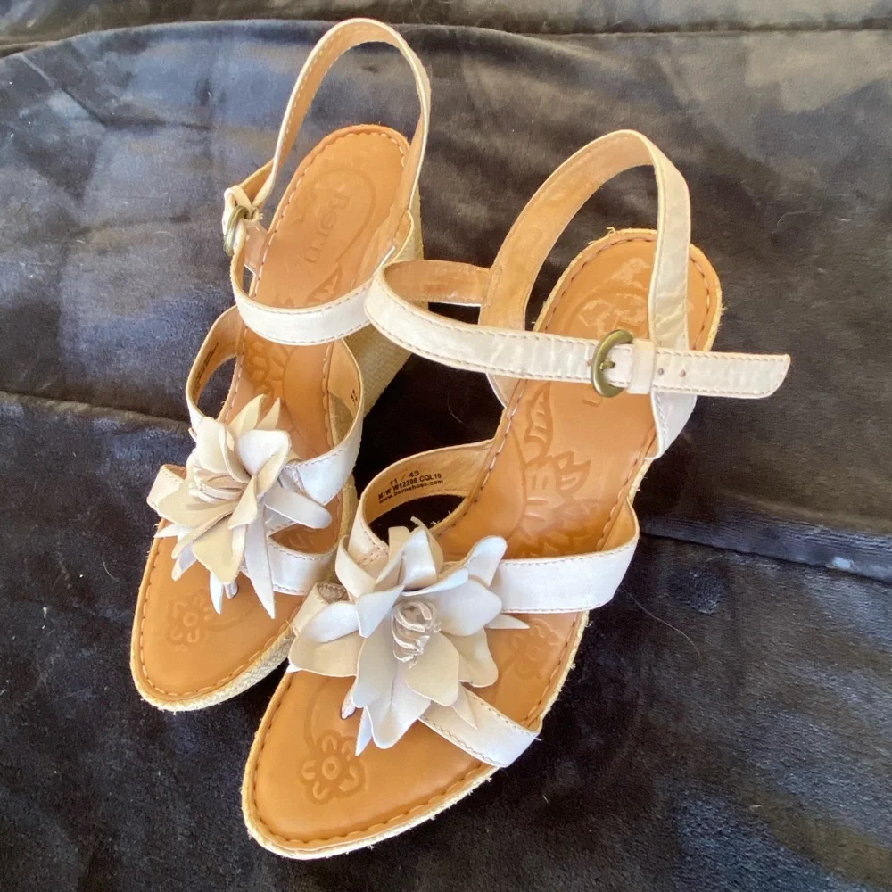 Born Women's Ivory Flower Leather Wedge Ankle Strap Woman Sz. 11 Barbiecore EUC - Picture 1 of 9